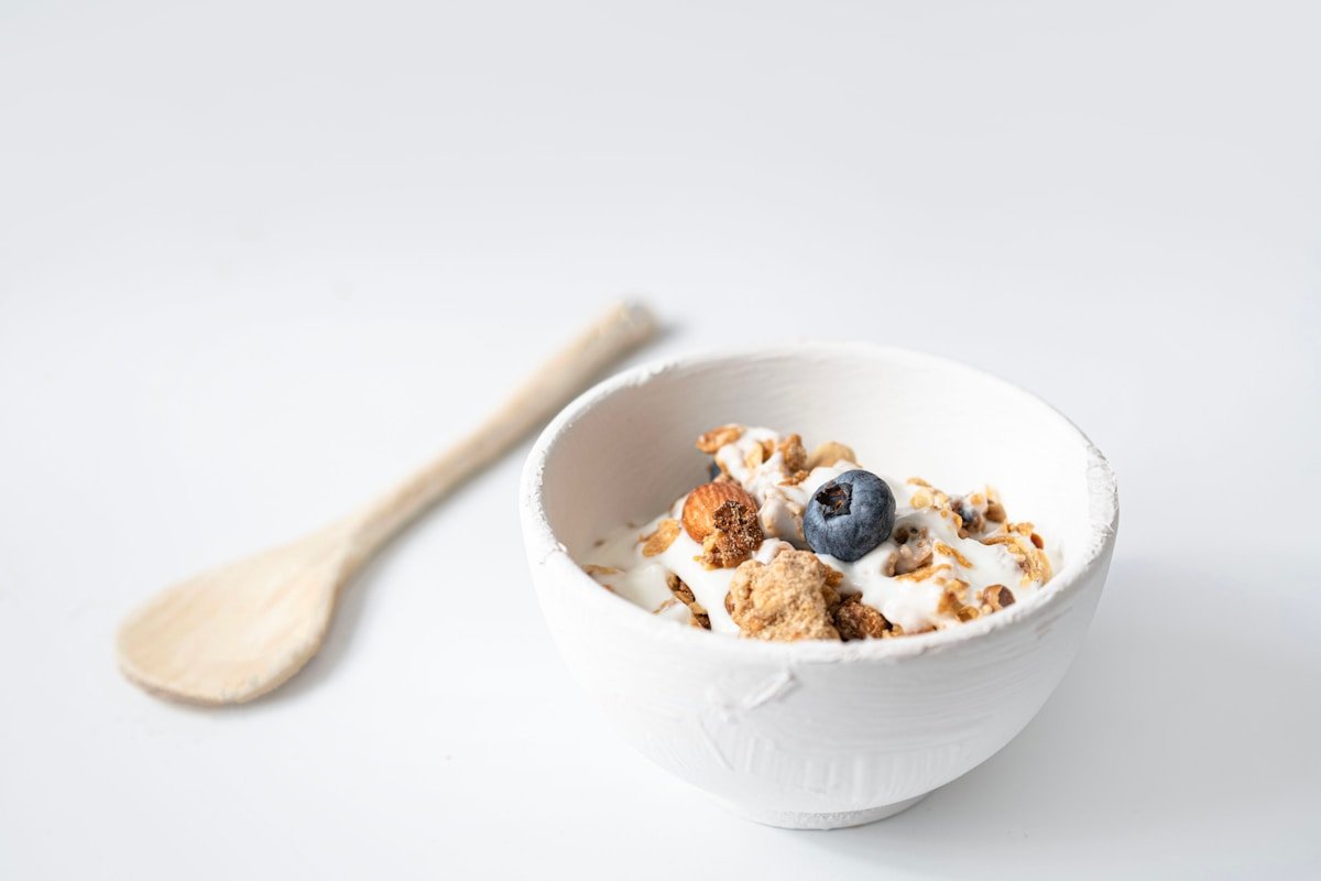 Cereal bowl with yogurt representing gut friendly breakfast for weight management