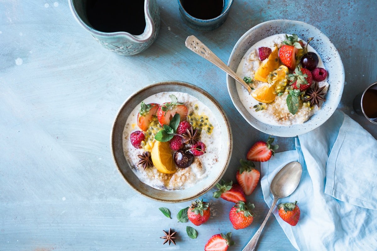 High fiber breakfast bowl with oatmeal fresh berries chia seeds and honey drizzle