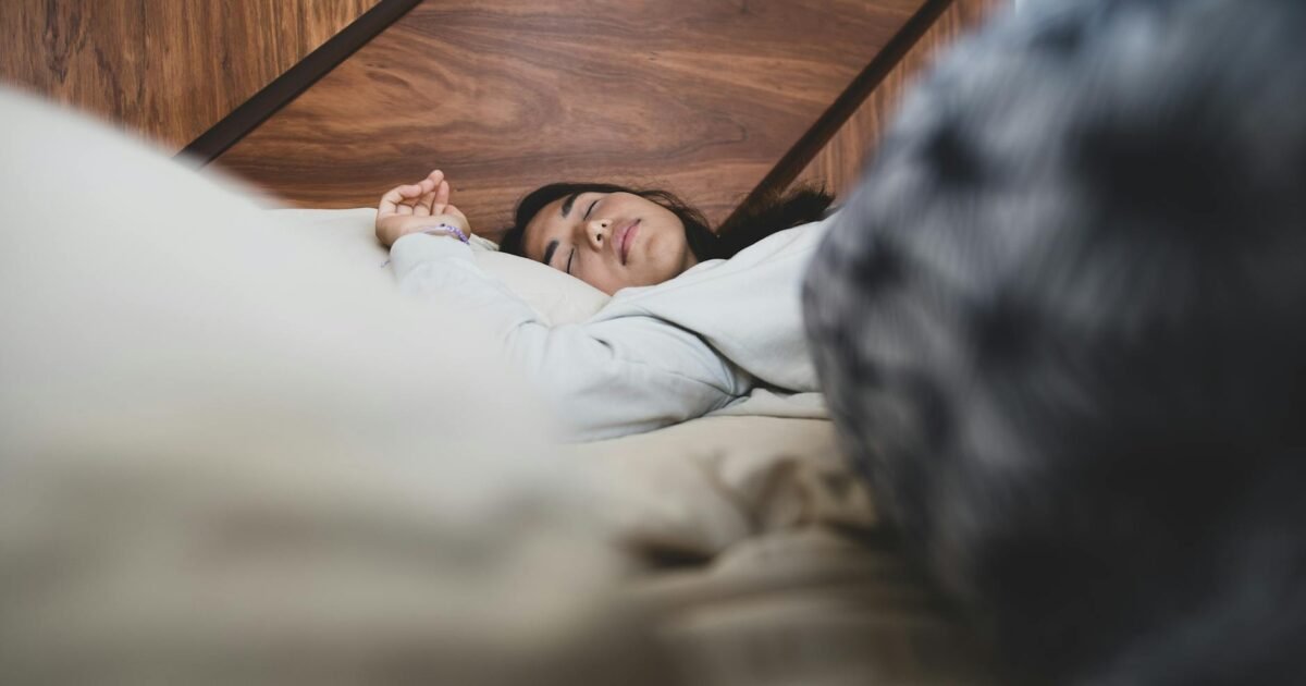 Unlock Weight Loss: The Deep Connection Between Sleep & Scale